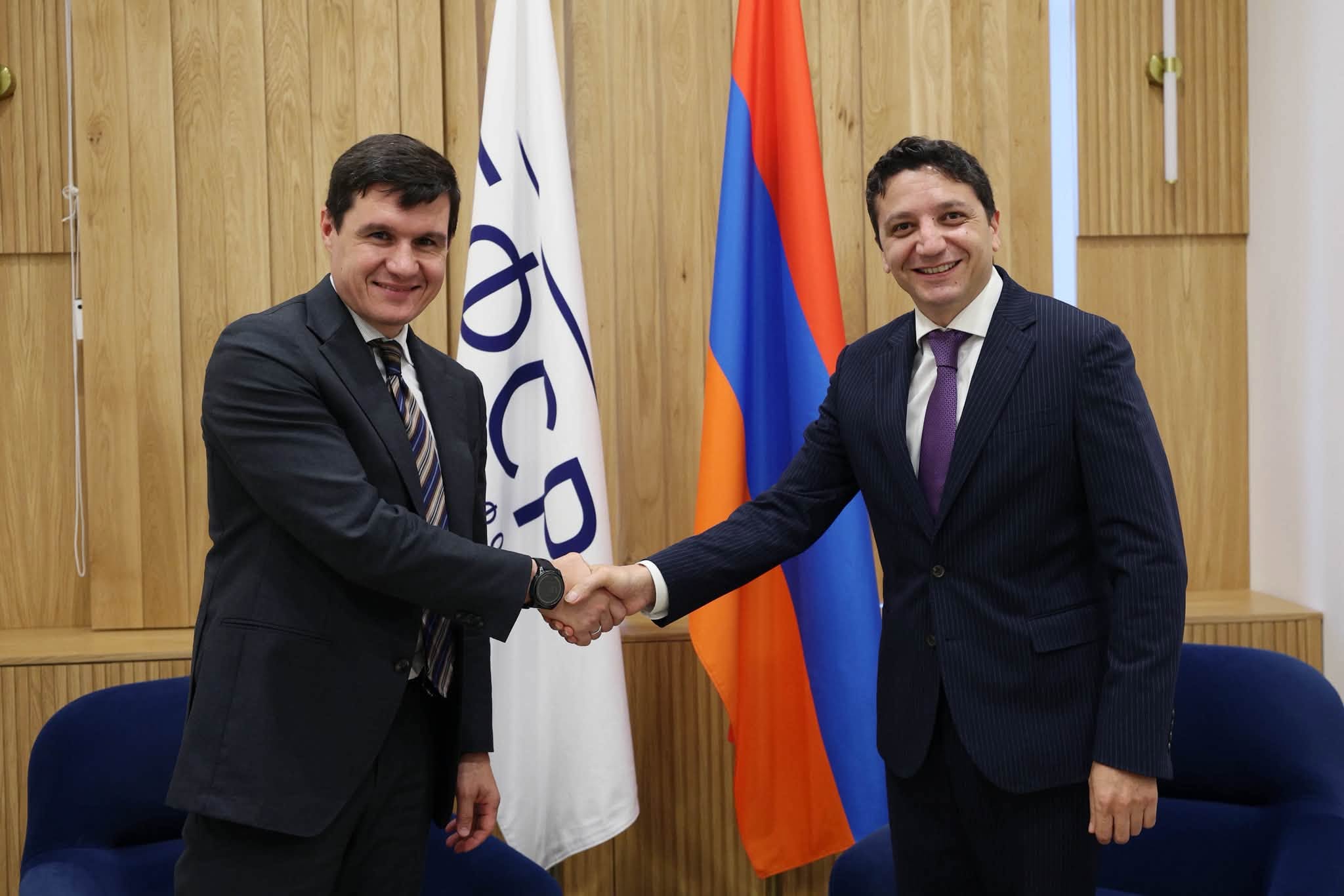 Վահե Հովհաննիսյանը ԿԶԵՀ-ի գործադիր տնօրենի հետ քննարկել է Հյուսիս-հարավի 4-րդ տրանշի և Քաջարանի թունելի կառուցման ծրագրերին առնչվող հարցեր