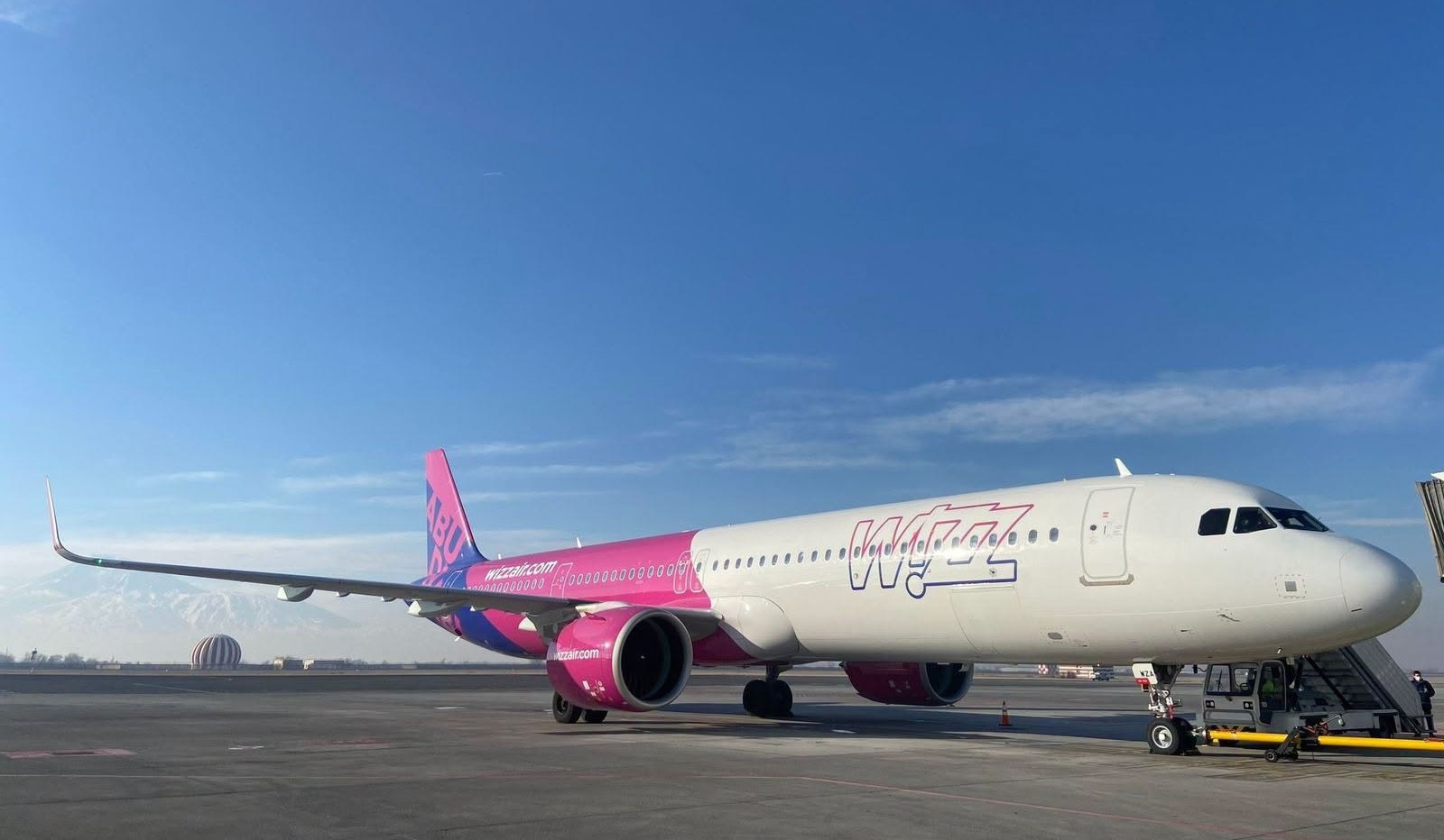 Չվերթներ՝ 3 նոր ուղղություններով. Wizz Air-ը հոկտեմբերին «Զվարթնոց»-ում կբազավորի իր 3-րդ օդանավը