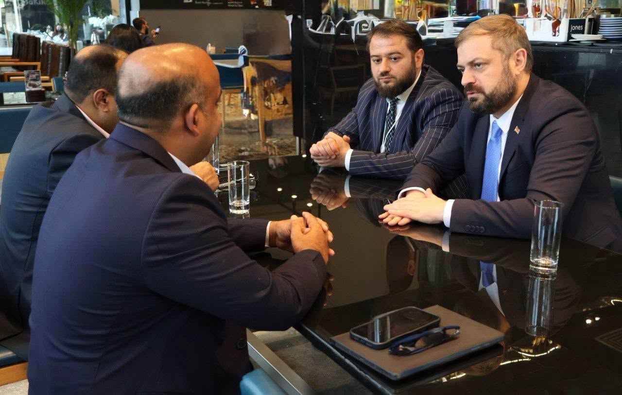 Gevorq Papoyan Dubaydakı ən böyük pərakəndə satış şəbəkəsi “Bluemart”ın rəhbərliyi ilə görüşüb