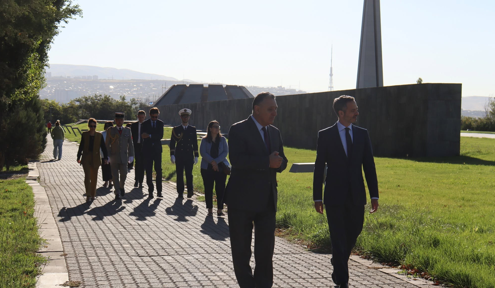 ՀՀ-ում Ֆրանսիայի նորանշանակ դեսպան Ֆլորիան Էսկյուդիեն այցելել է Հայոց ցեղասպանության հուշահամալիր