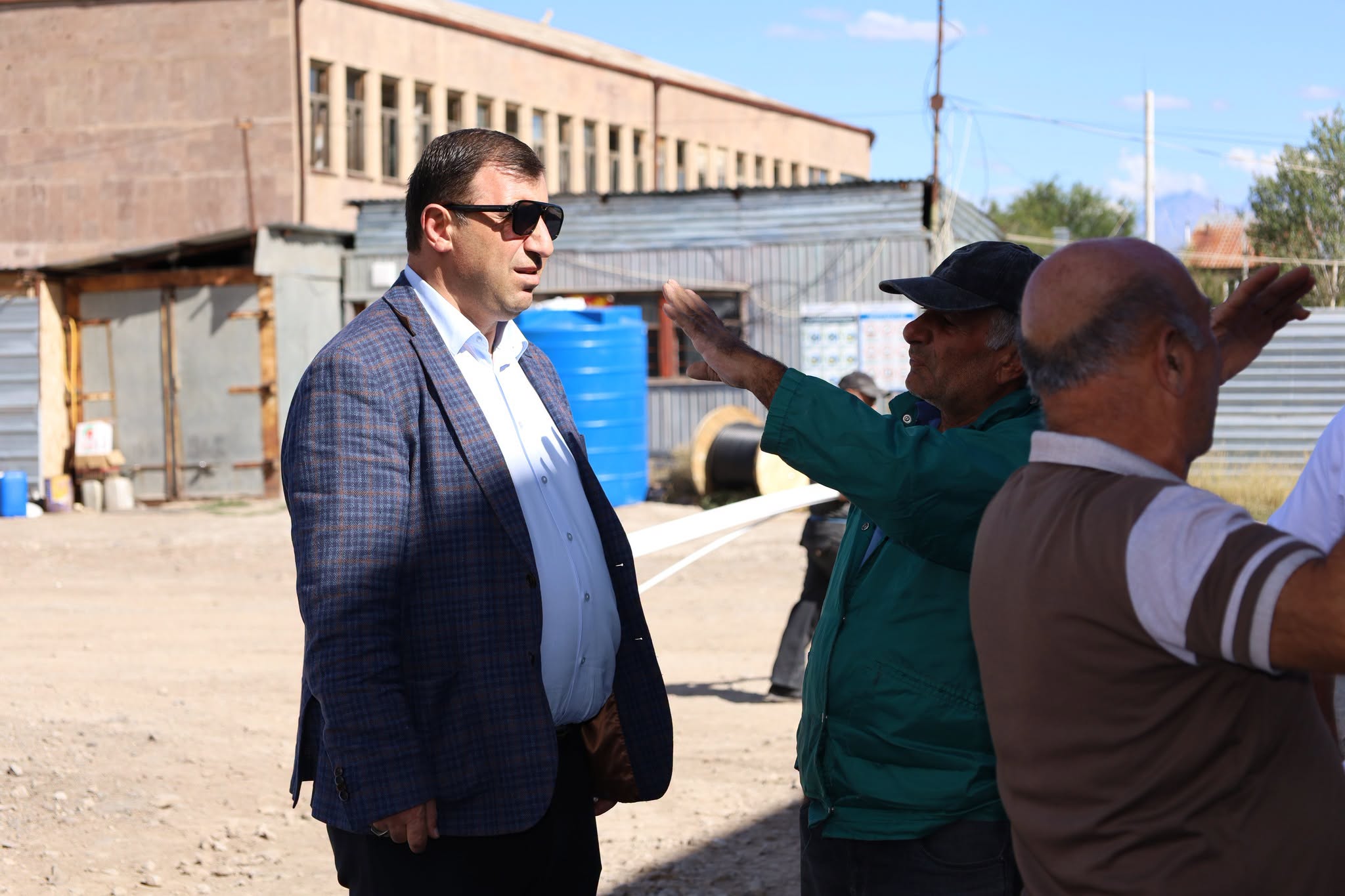 Մարալիկի մանկապարտեզը դանդաղ է կառուցվում, Շիրակավանում սուբվենցիոն ծրագրով հիմնանորոգվող հատվածում շինարարներ չեն եղել․ Անի համայնքի ղեկավարն այցելել է շինհրապարակներ