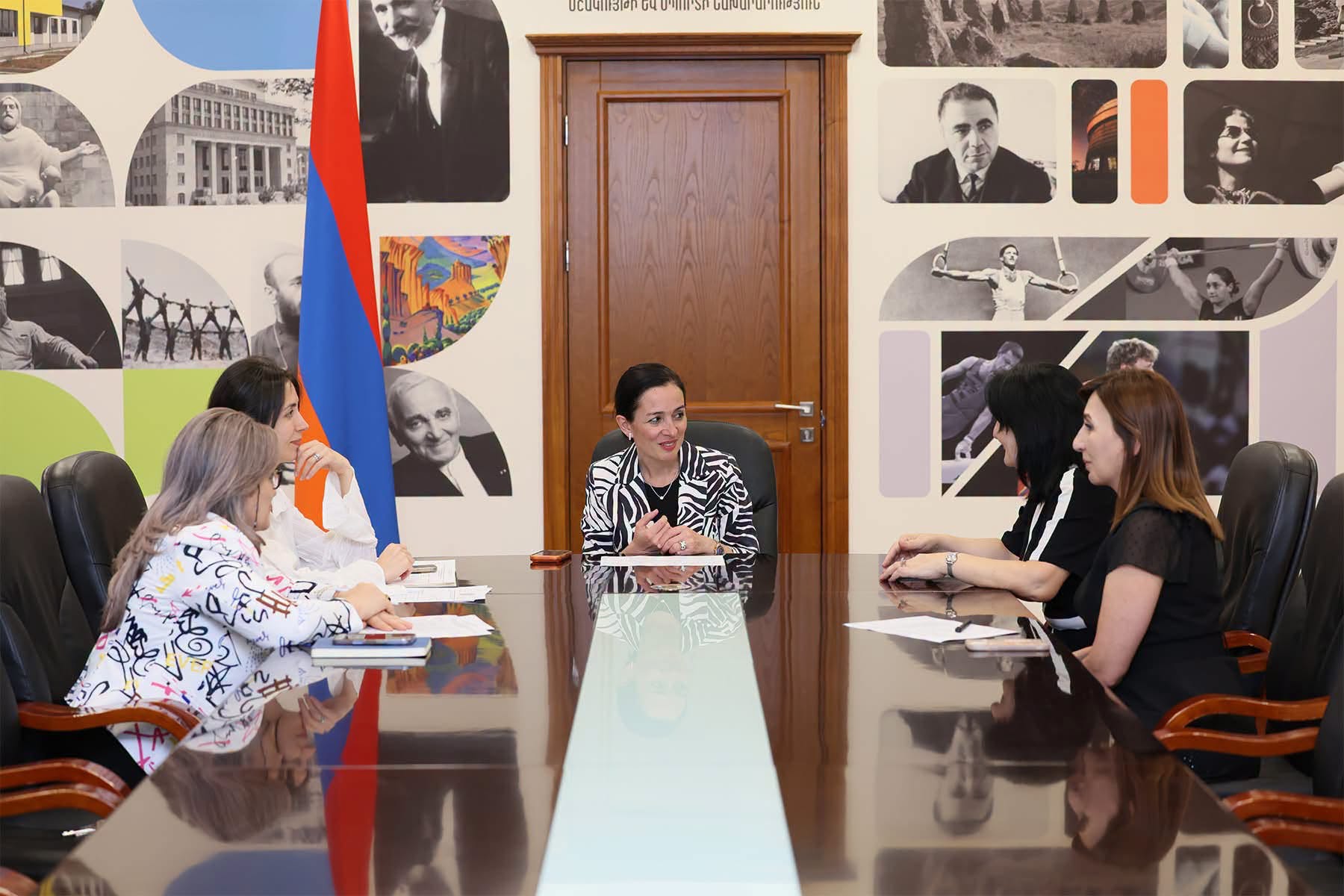 ԿԳՄՍ նախարարը մանկավարժների հետ ոլորտային մի շարք հարցեր է քննարկել