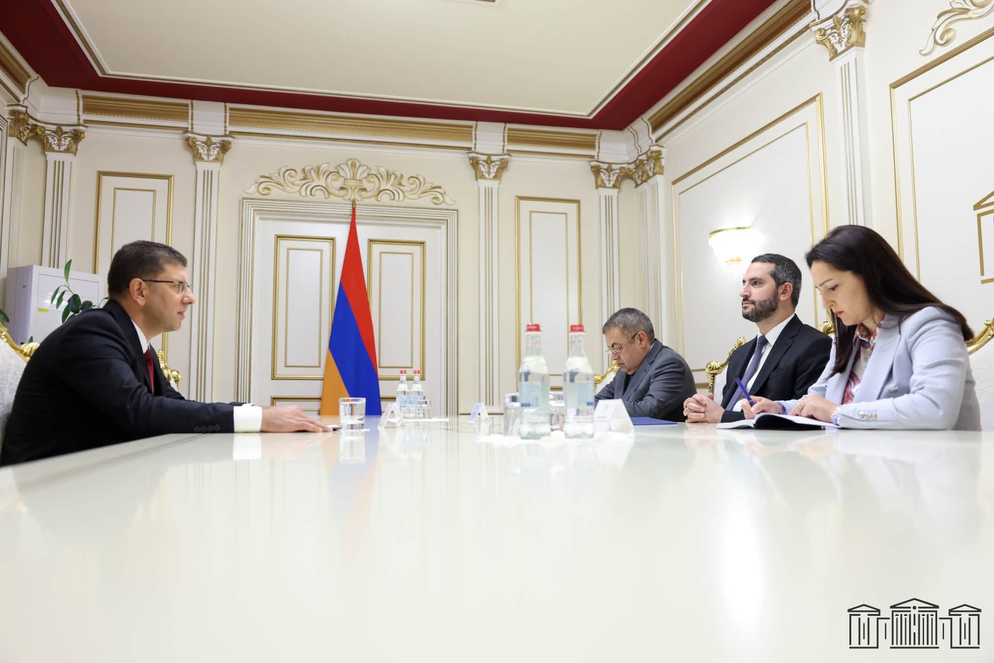 ER Parlamentin və Bolqarıstan səfiri parlamentlərarası əlaqələrin intensivləşdirilməsi ilə bağlı məsələləri müzakirə ediblər