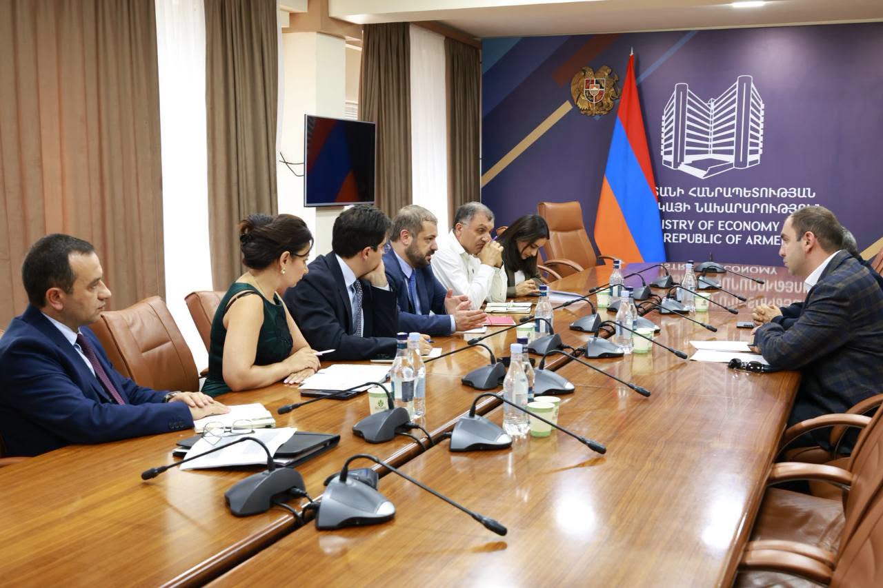 Գևորգ Պապոյանը հանդիպել է պողպատե ամրանների ներմուծմամբ զբաղվող ընկերությունների ներկայացուցիչների հետ
