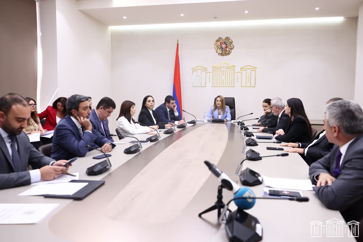 Պետական-իրավական հանձնաժողովը դրական եզրակացություն է տվել Կառավարության անդամի երդման տեքստում փոփոխություն կատարելու նախագծին