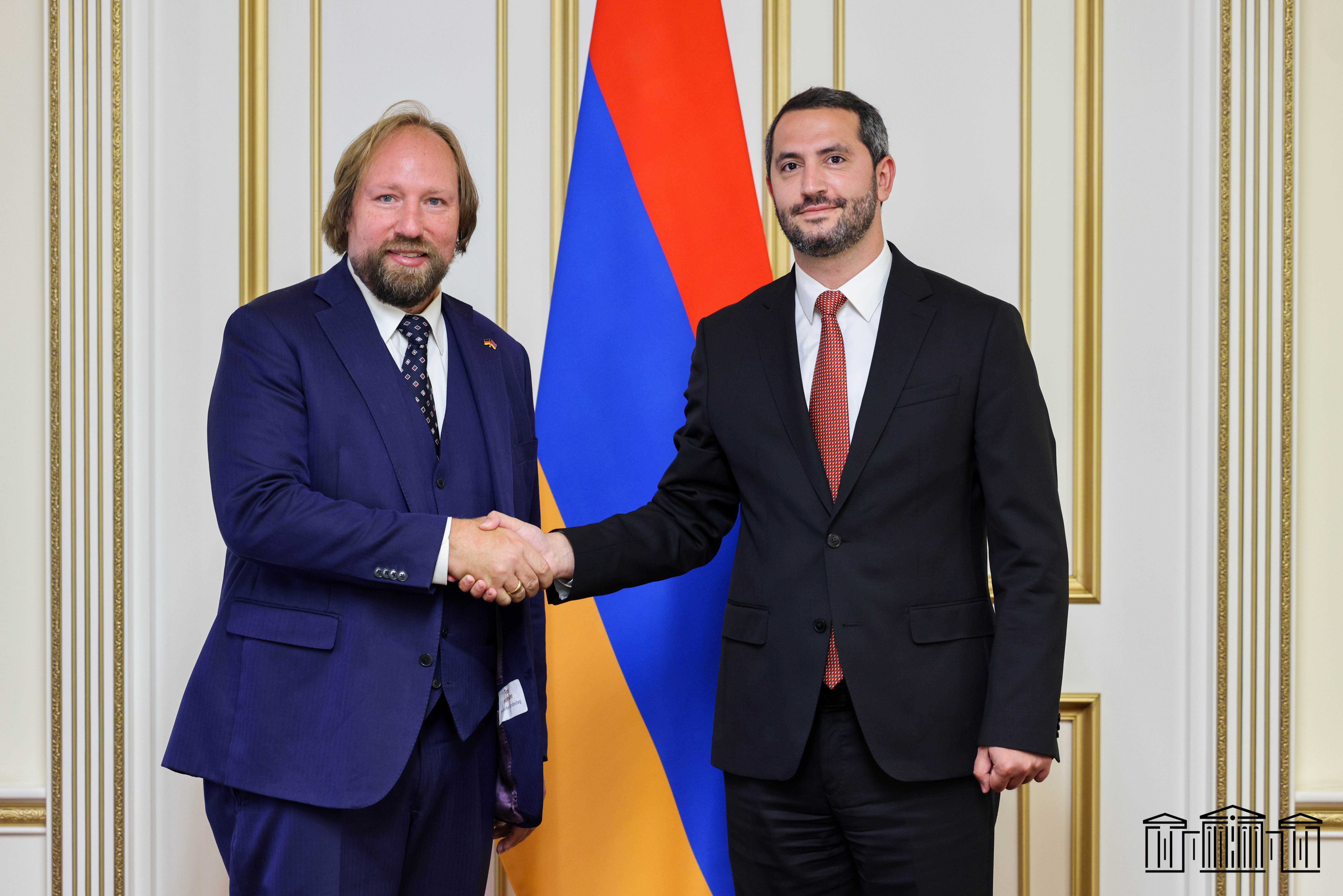 Ruben Rubinyan və Almaniya Bundestaqının nümayəndəsi Anton Hofrayter əməkdaşlığın genişləndirilməsi imkanlarını müzakirə edirlər