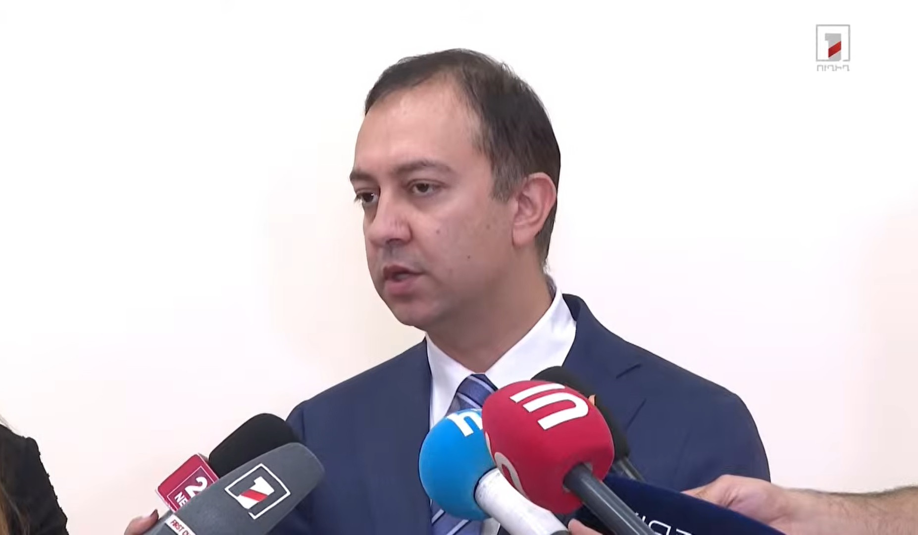8 տարի հետո այս հարցին անդրադառնալը նույնիսկ փոքր-ինչ ուշացած է. Աղաջանյանը՝ պետական մարմիններում վարձատրության բարձրացման մասին