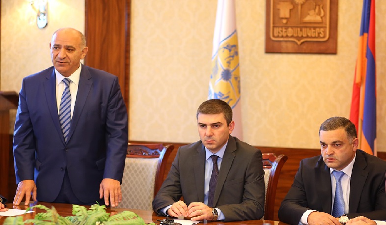 Գրիգորի Մարտիրոսյանը ներկայացրել է Ստեփանակերտի նորընտիր քաղաքապետին