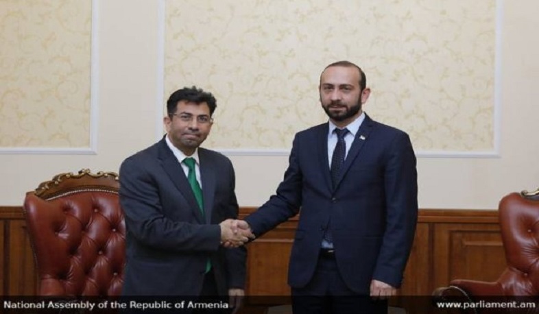 Արարատ Միրզոյանն ընդունել է «Ավրորա» մրցանակի դափնեկիր Միրզա Դինայիին