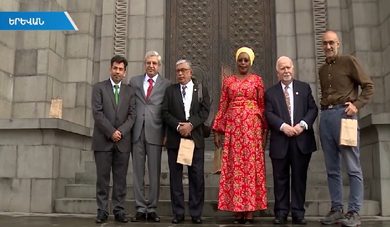 Միրզա Դինայիի անունը ավելացվեց «Մատյան Մարդասիրաց» ձեռագրում