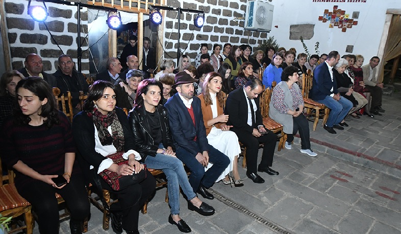 Աննա Հակոբյանն Էջմիածնում դիտել է ‹‹Ժամադրություն Հիսուսի հետ›› ներկայացումը