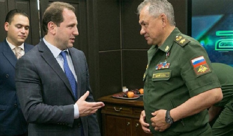 Delegation headed by Russian Defense Minister arrives in Armenia