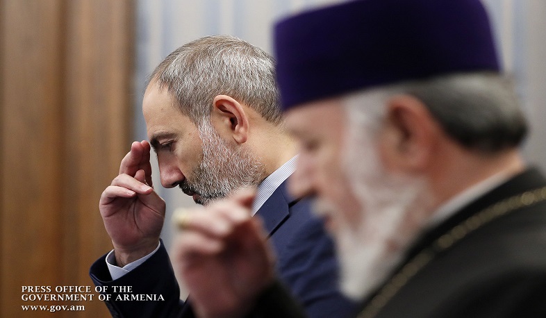 Վարչապետը հանդիպել է Գերագույն հոգևոր խորհրդի և եպիսկոպոսաց դասի ժողովի մասնակիցների հետ