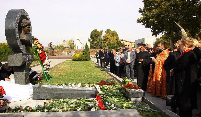 Պանթեոնում տեղադրվել է Յուրի Վարդանյանի մահարձանը