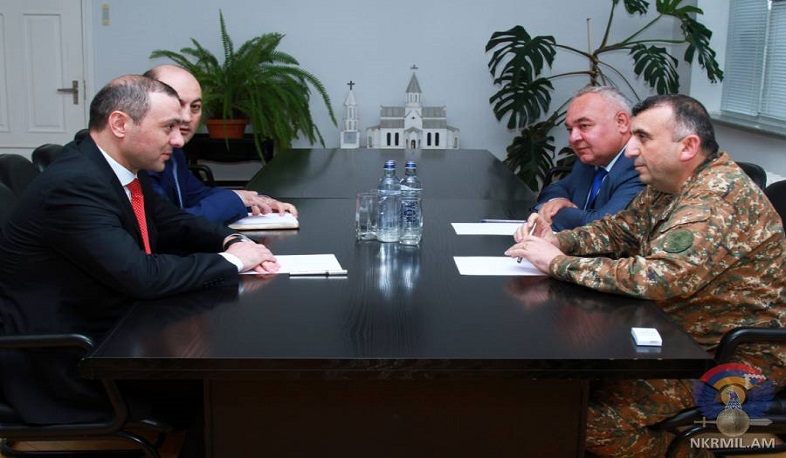 Արցախի պաշտպանության նախարարն ընդունել է Հայաստանի ԱԽ քարտուղարին