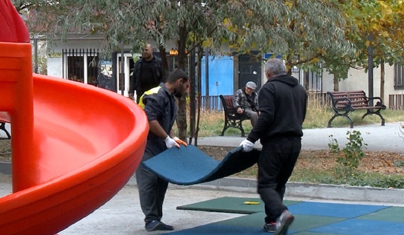 Երևանի խաղահրապարակներն ազատվում են ավազից ու ասֆալտից. տեղադրվում են ռետինե հատակներ