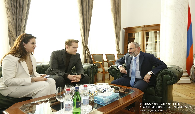 Премьер-министр обсудил с Николя Азнавуром процесс создания в Ереване центра «Азнавур»