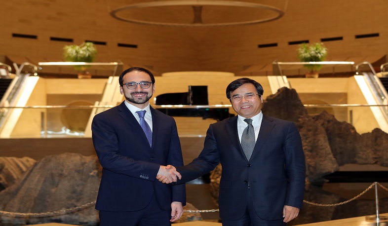 Տիգրան Ավինյանը Պեկինում հանդիպել է Bank of China բանկի նախագահի հետ