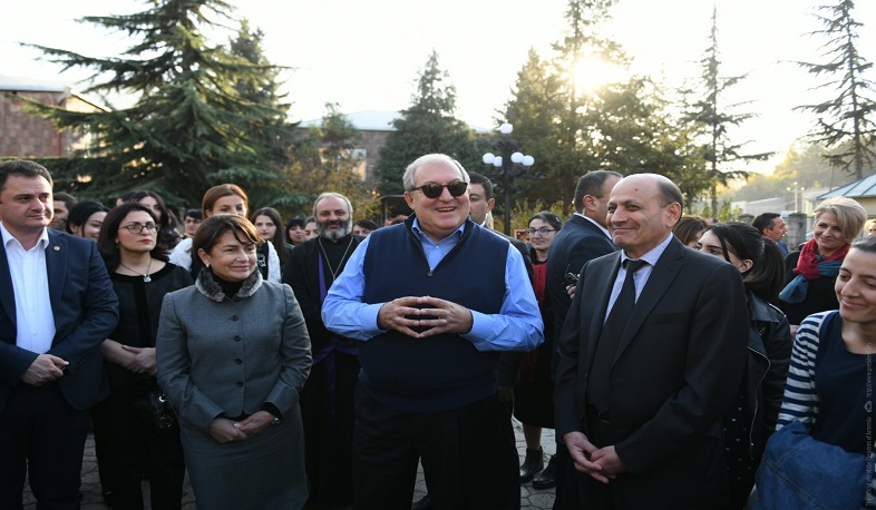 Մեծ քաղաքից դուրս նույնպես հնարավոր է ապրել ժամանակակից կյանքով. նախագահն այցելել է ԵՊՀ Իջևանի մասնաճյուղ