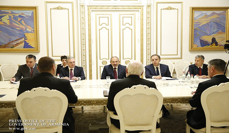 Премьер-министр Никол Пашинян принял секретаря по отношениям с государствами Святого Престола Пола Ричарда Галлахера.
