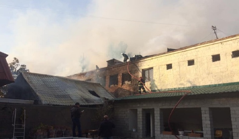 ՀՀ ԱԺ-ի շենքին կից շինության տանիքում բռնկված հրդեհը մեկուսացվել է