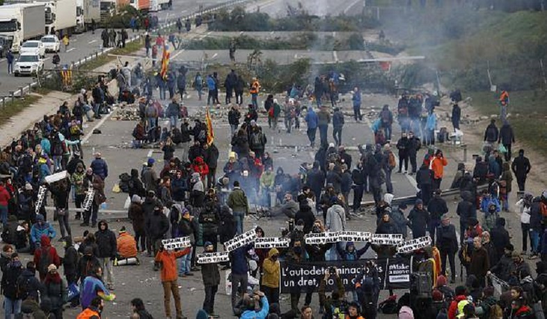 Կատալոնիայի անկախության կողմնակիցները դադարեցնում են ճանապարհների շրջափակումը