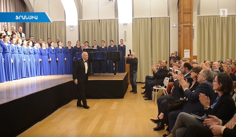 Հովհաննես Չեքիջյանը, երգչախմբի հետ, Փարիզում հանդես է եկել համերգով