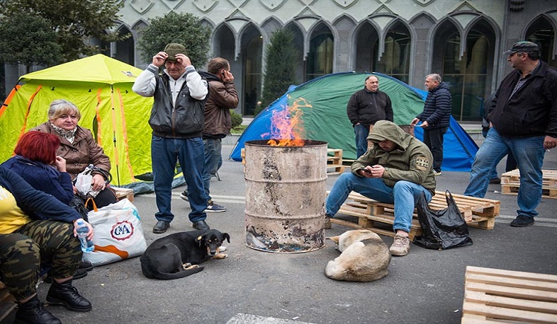 Թբիլիսիում ցույցն ավարտվեց, բայց ցուցարարները կգիշերեն վրաններում