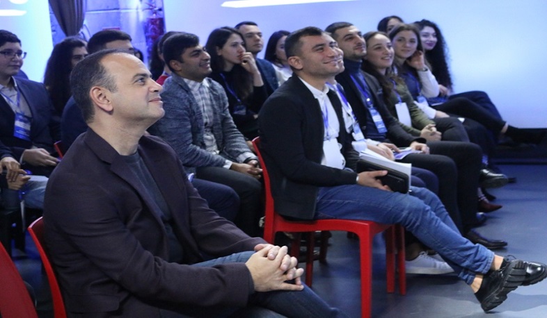 Սինանյանը մասնակցել է Ուկրաինայի հայ երիտասարդական միության կազմակերպած ֆորումին