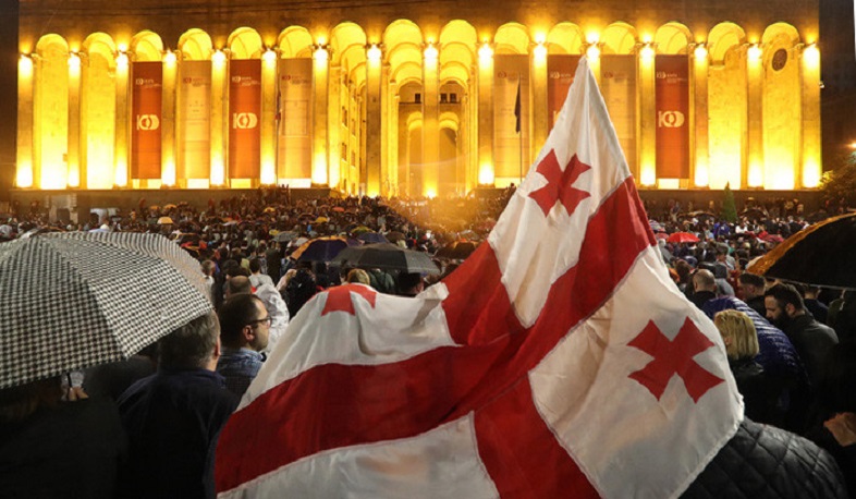 Թբիլիսիում ցուցարարները գիշերել են խորհրդարանի շենքի հարակից տարածքում