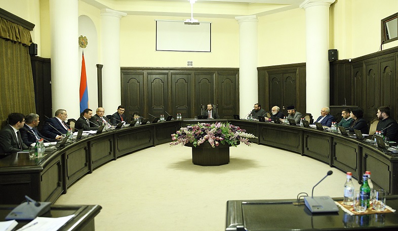 Կառավարությունում քննարկվել են պետություն-եկեղեցի հարաբերությունների հարցեր