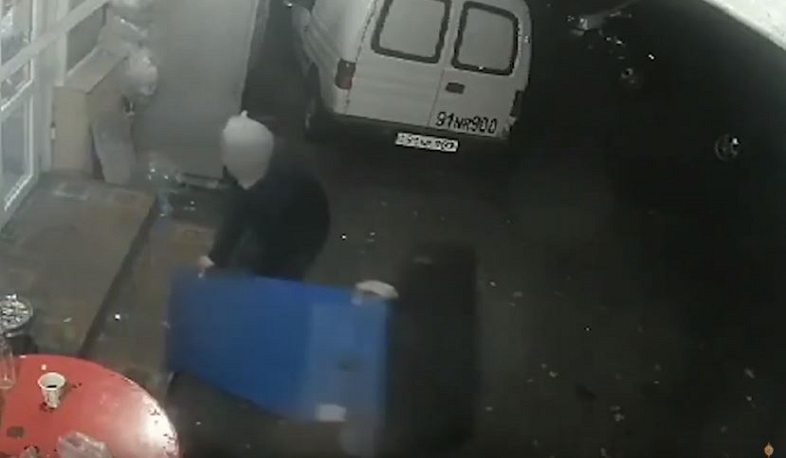 Ոստիկանները կանխել են վճարային տերմինալի գողությունը