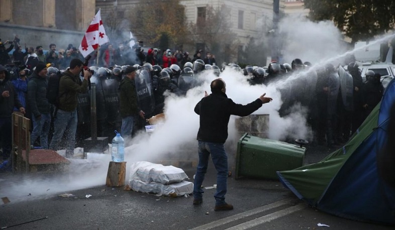 Վրաստանում ցույցերը խորհրդարանի առաջ կշարունակվեն