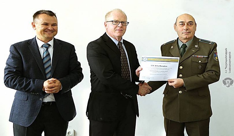 Ռազմաուսումնական հաստատությունների ներկայացուցիչների վերապատրաստման դասընթացի հերթական փուլն ավարտվեց. ՊՆ