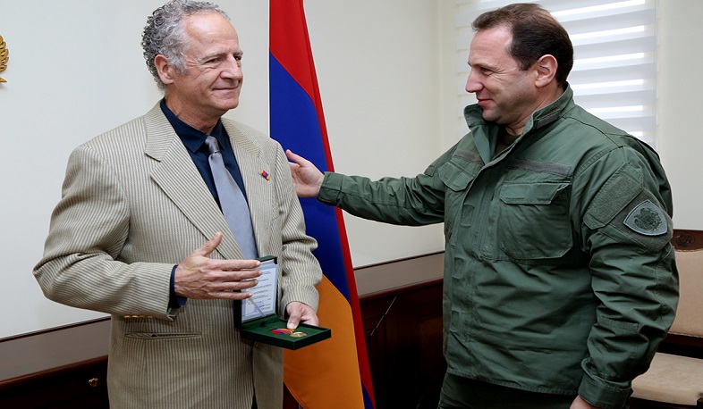 Դավիթ Տոնոյանն ընդունել է բարերար Վիգեն Կարապետյանին