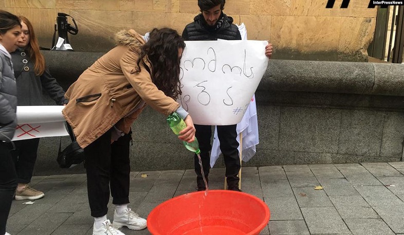 Վրացի ցուցարարների յուրահատուկ բողոքը