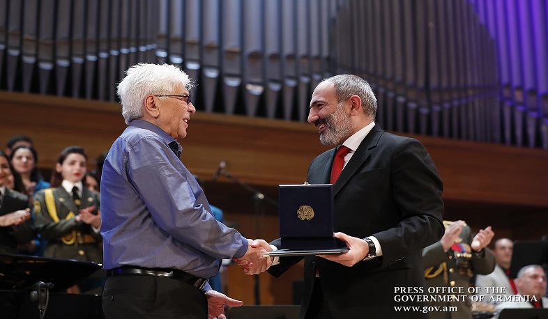 Վարչապետը շնորհավորել է Ռոբերտ Ամիրխանյանին 80-ամյակի առթիվ
