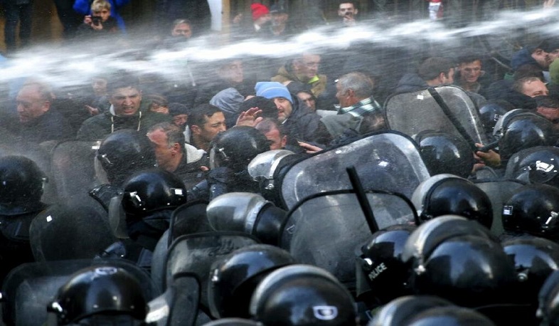В Тбилиси продолжаются столкновения: есть задержанные и жертвы
