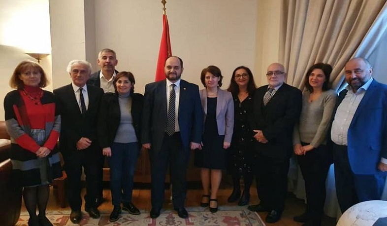 ԿԳՄՍ նախարարը հանդիպել է ֆրանսիացի մշակութային գործիչների և դպրոցների հայազգի ղեկավարների հետ