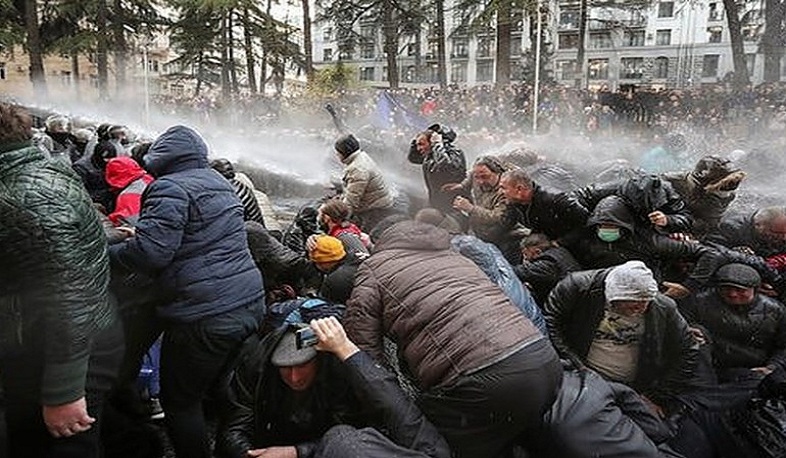 Վրաց ընդդիմությունն ընդմիջում է վերցրել՝ անելիքը պլանավորելու. ցույցերը կշարունակվեն հինգշաբթի