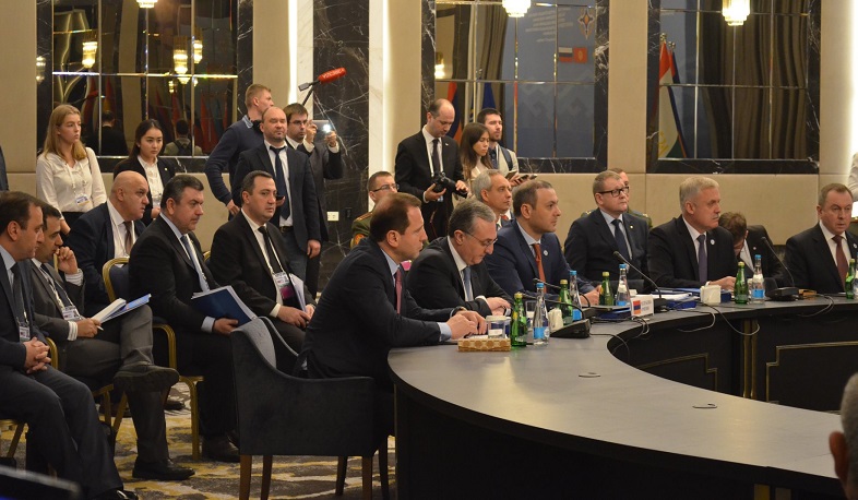 Մեկնարկել է ՀԱՊԿ ԱԳՆ, ՊՆ և ԱԽ համատեղ խորհրդի նիստը