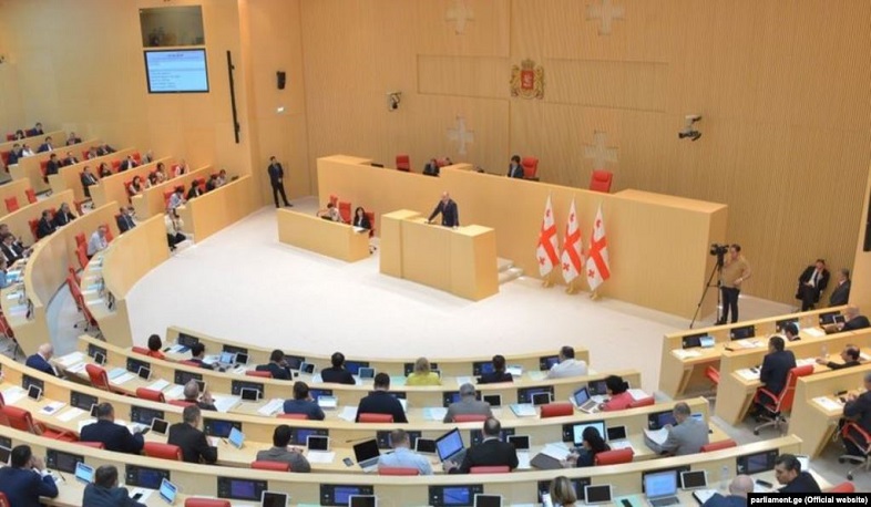 Վրաստանի ընդդիմադիր պատգամավորները հրաժարվել են խորհրդարանական պաշտոններից