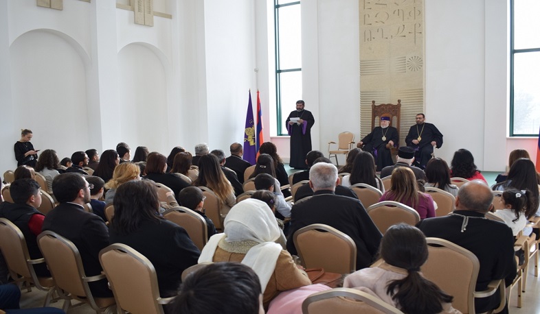 Կաթողիկոսը հանդիպեց բազմազավակ քահանաների ընտանիքների հետ