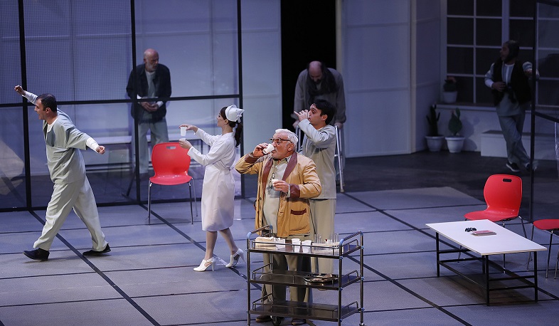 Վարչապետը տիկնոջ հետ ներկա է եղել «Թռիչք կկվի բնի վրայով» ներկայացմանը