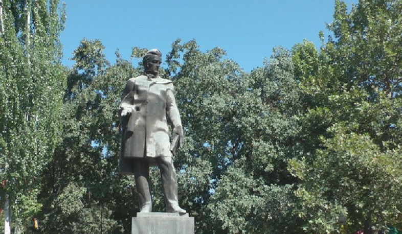 Ալեքսանդր Գրիբոյեդովի արձանը ներկելու առիթով ոստիկանությունում նյութեր են նախապատրաստվում
