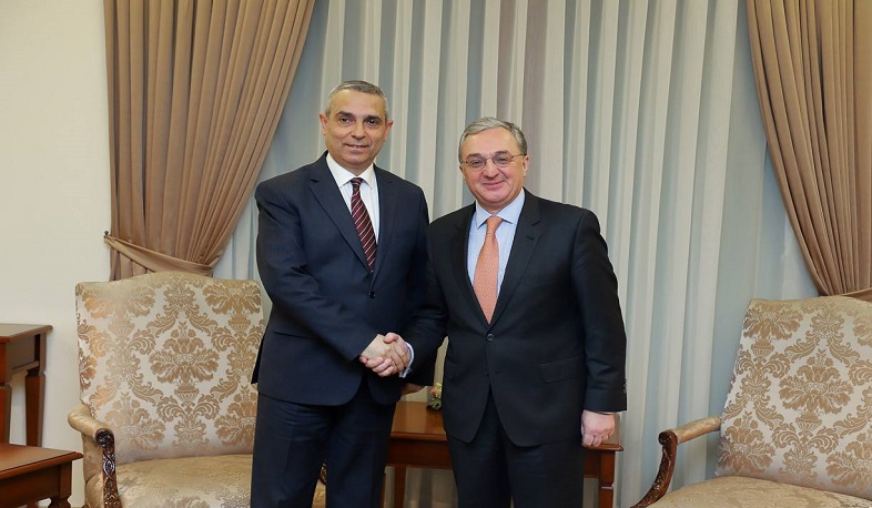 Զոհրաբ Մնացականյանը հանդիպել է Մասիս Մայիլյանի հետ