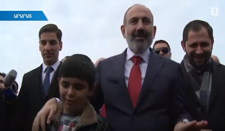 Վարչապետն այցելել է Արարատի մարզ՝ տեղում ծանոթանալու ճանապարհաշինության որակին