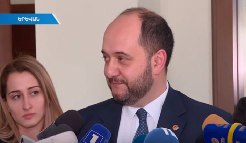 Կրթության մասին օրենքի քննարկում՝ նախարարի և բողոքարարների մասնակցությամբ