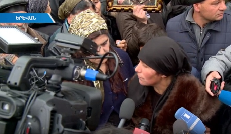 Զոհված զինծառայողի հարազատները պահանջում են պարզել իրենց որդու մահվան հանգամանքները