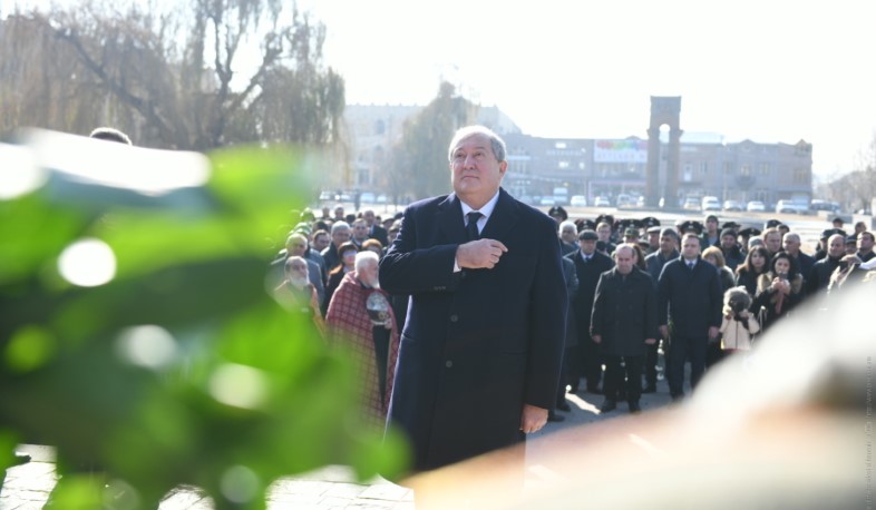 Նախագահը Գյումրիում հարգանքի տուրք է մատուցել 1988թ. երկրաշարժի զոհերի հիշատակին